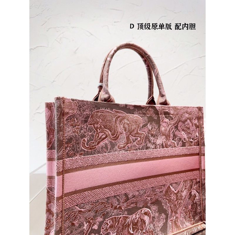 Túi Xách 𝔻𝕀𝕆ℝ tote kèm lót sz 41/36 màu mới toanh thêu nổi từng chi tiết