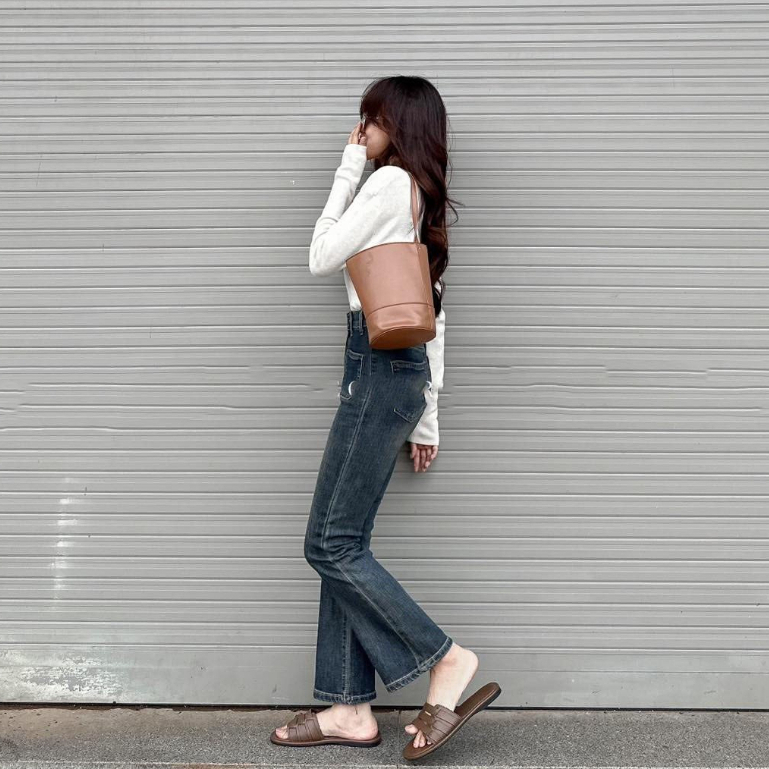 Quần bò nữ loe co giãn 2 túi nhỏ trước xanh mài đùi lạ mắt hack dáng mẫu mới