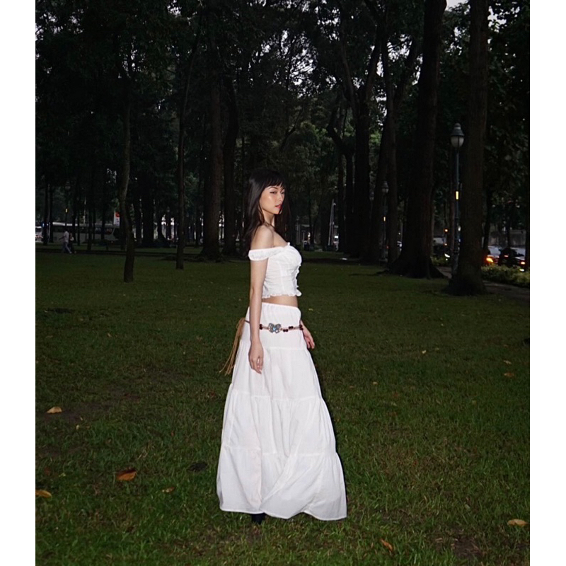 Chân váy trắng dài rủ cạp trễ rút dây