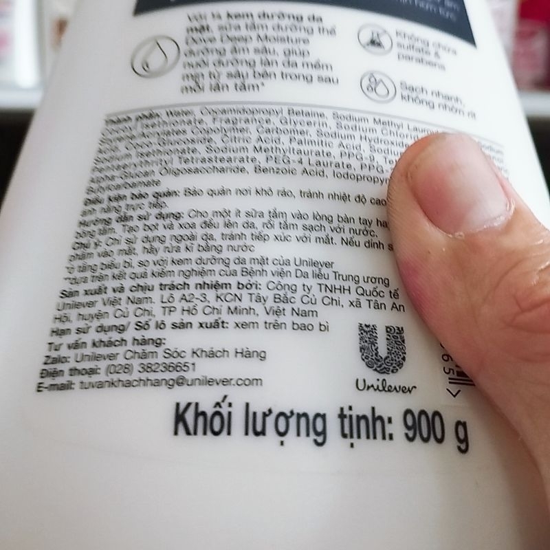 Sữa tắm Dove 900g giúp sạch và làm trắng da.