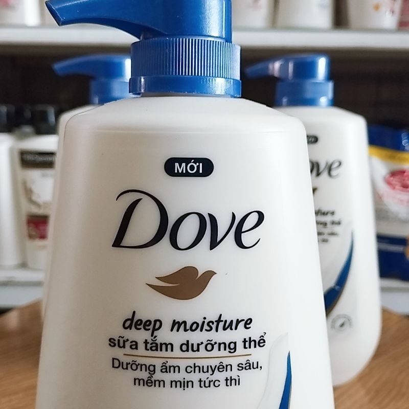 Sữa tắm Dove 900g giúp sạch và làm trắng da.