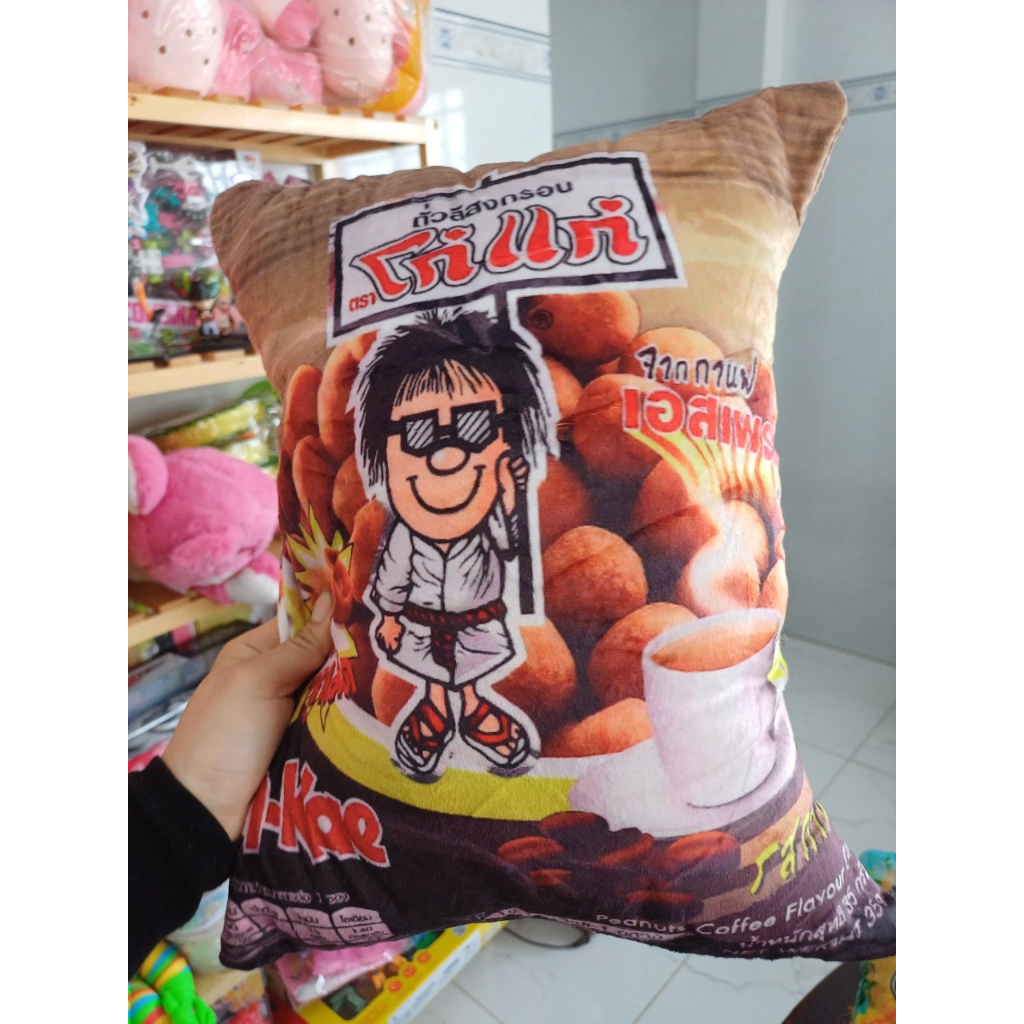 Gối nghỉ trưa in hình gói mì  và snack
