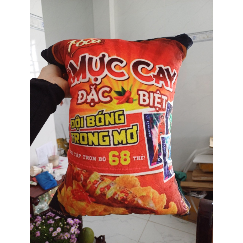Gối nghỉ trưa in hình gói mì  và snack