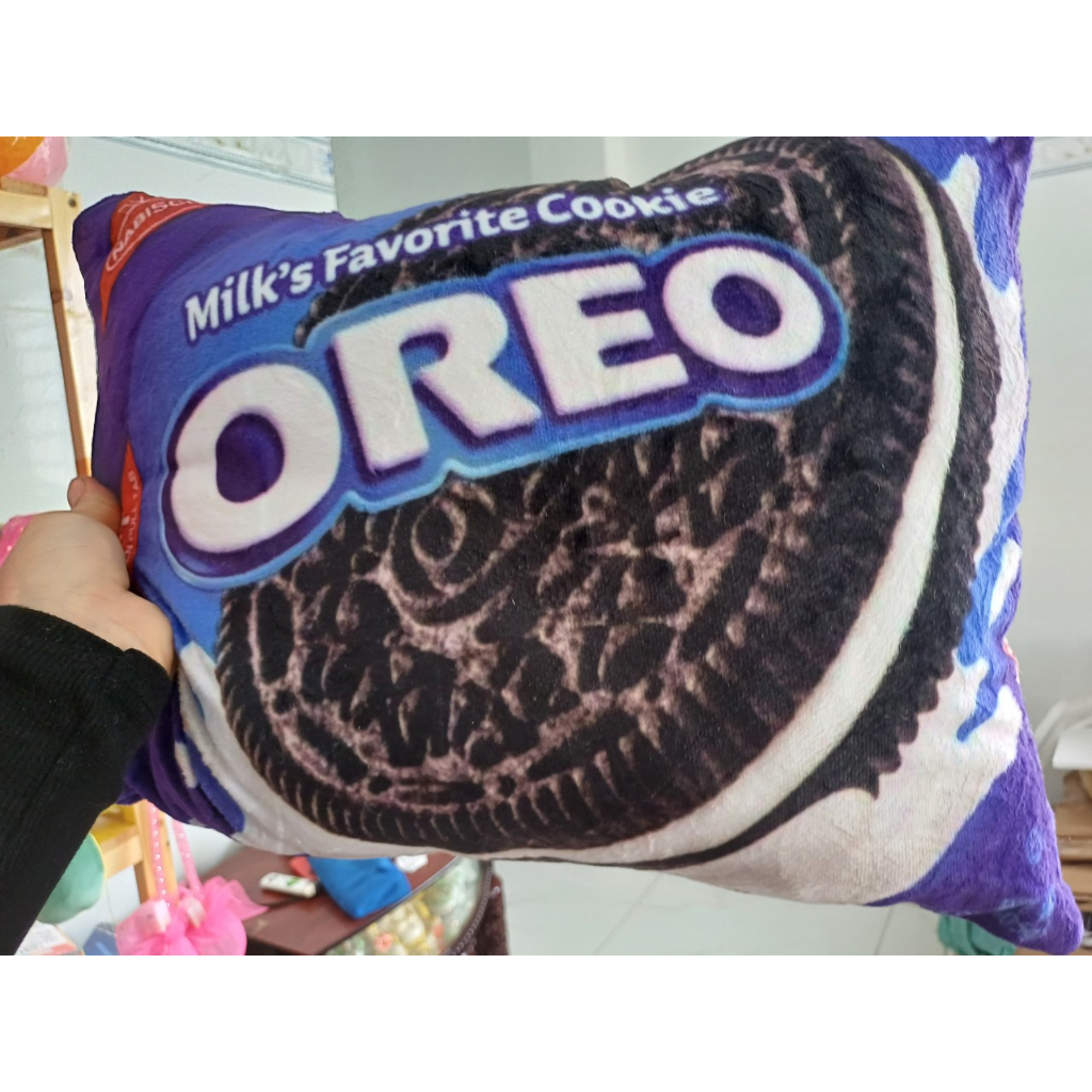 Gối nghỉ trưa in hình gói mì  và snack