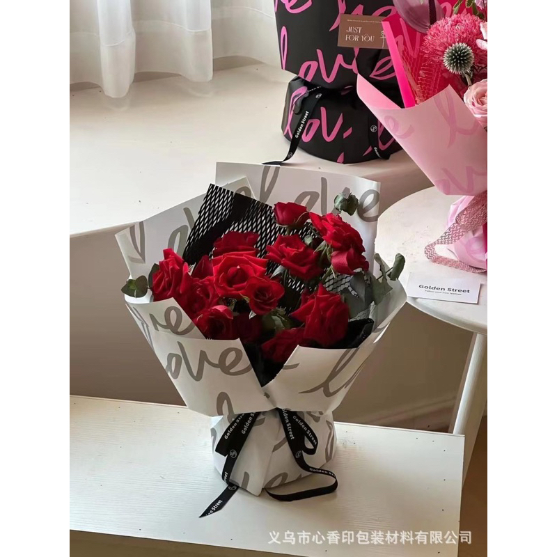 20 tờ giấy gói hoa chứ Love