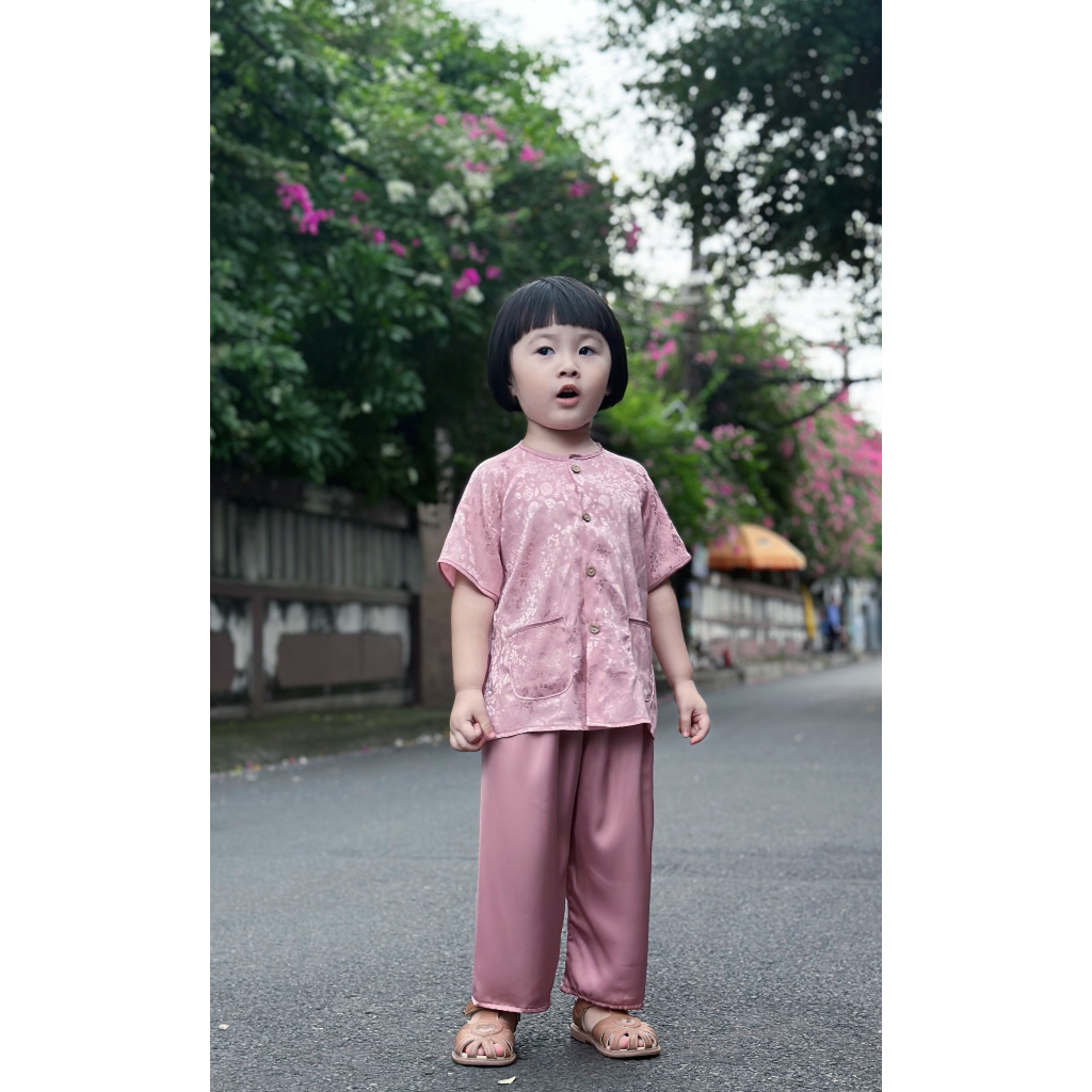 Bộ bà ba dài gấm màu hồng cho bé