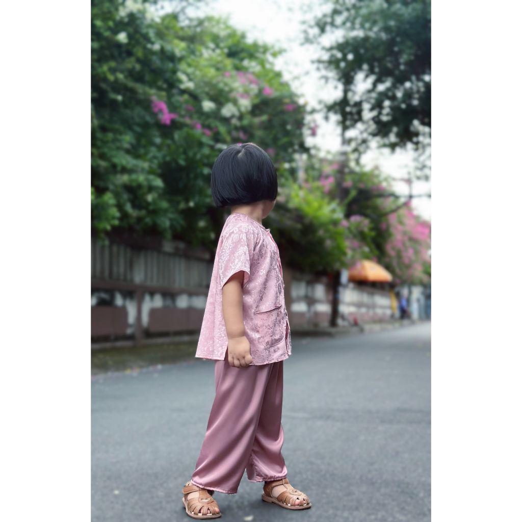 Bộ bà ba dài gấm màu hồng cho bé