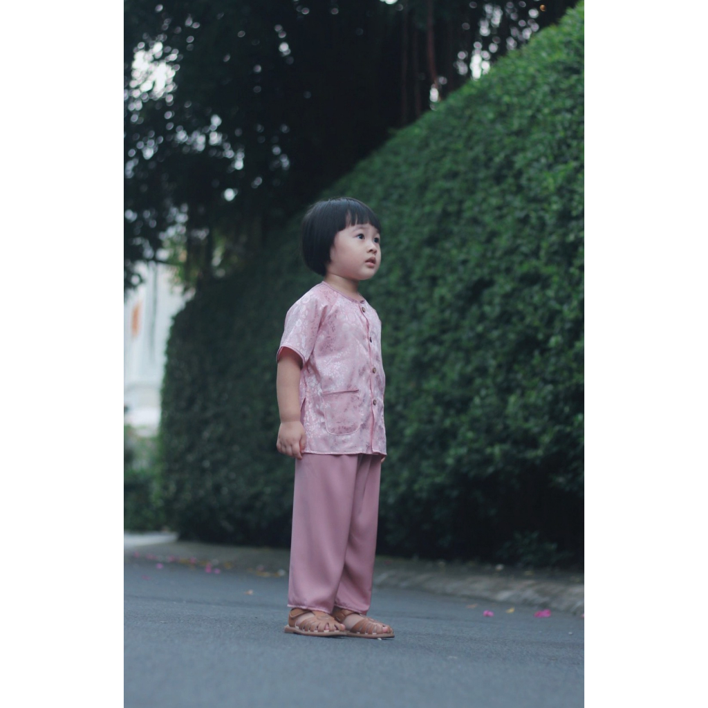 Bộ bà ba dài gấm màu hồng cho bé