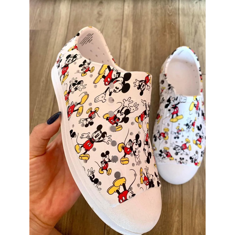 Giày native hoạ tiết Mickey
