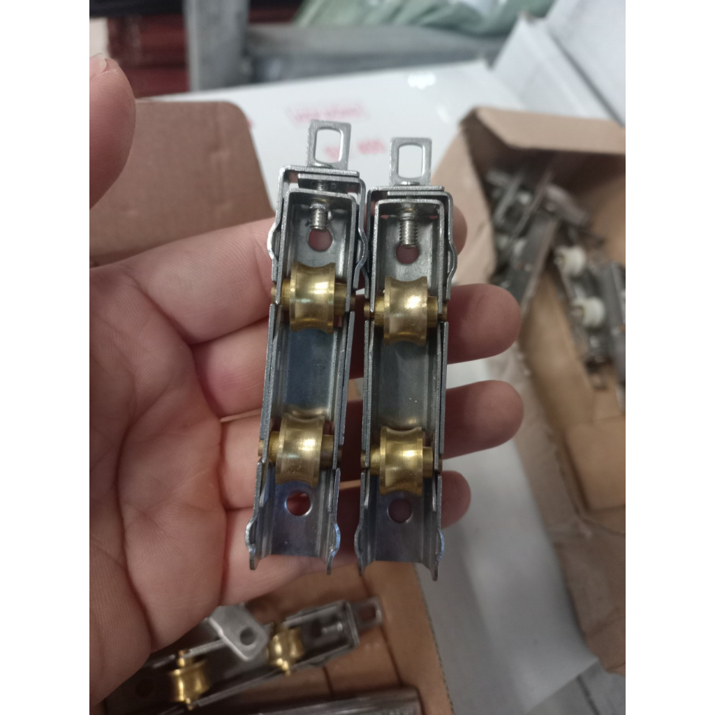 20 chiếc bánh xe đồng đơn/kép cửa lùa hệ xingfa 55 nhập khẩu
