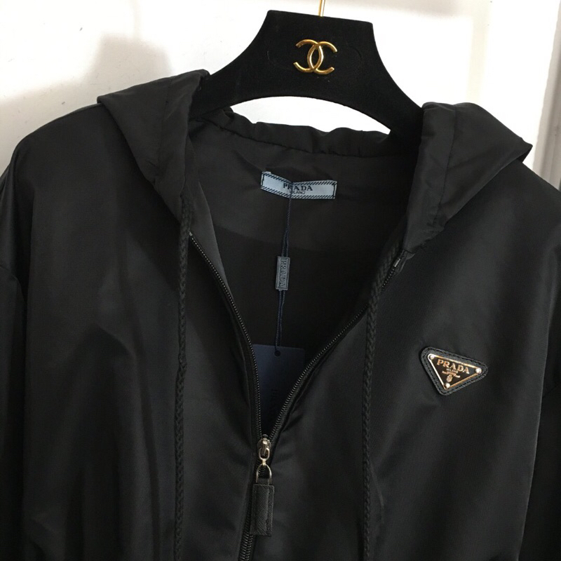 Áo khoác gió cao cấp cho nữ mẫu mới Prada 2023