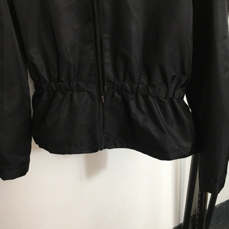 Áo khoác gió cao cấp cho nữ mẫu mới Prada 2023