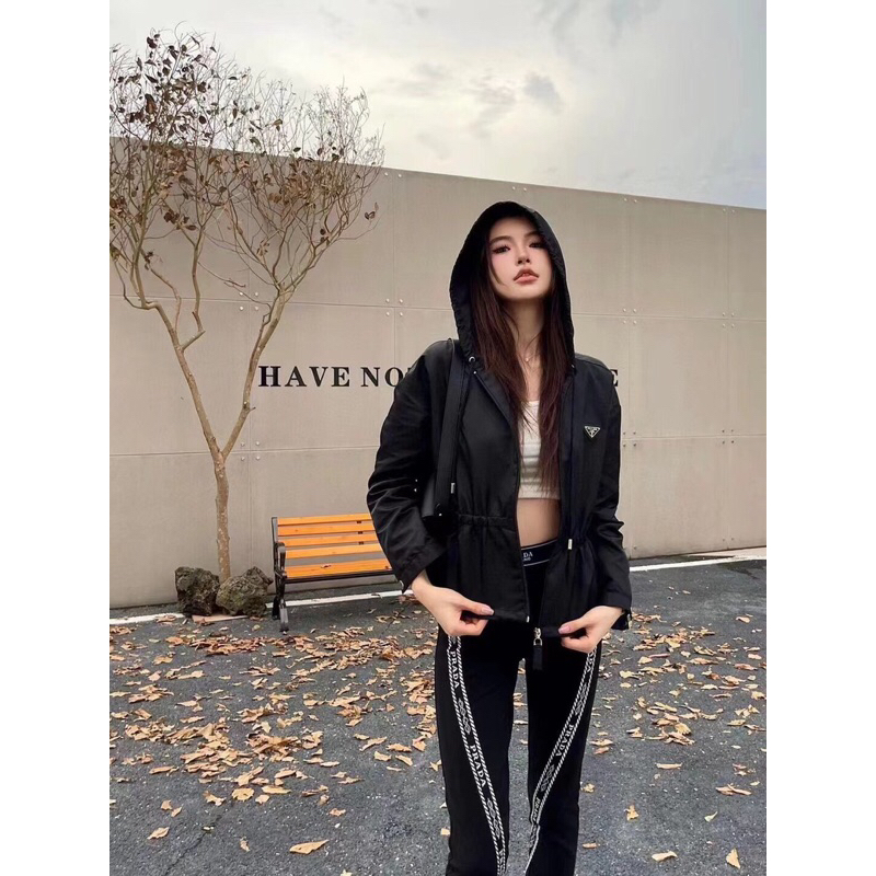 Áo khoác gió cao cấp cho nữ mẫu mới Prada 2023