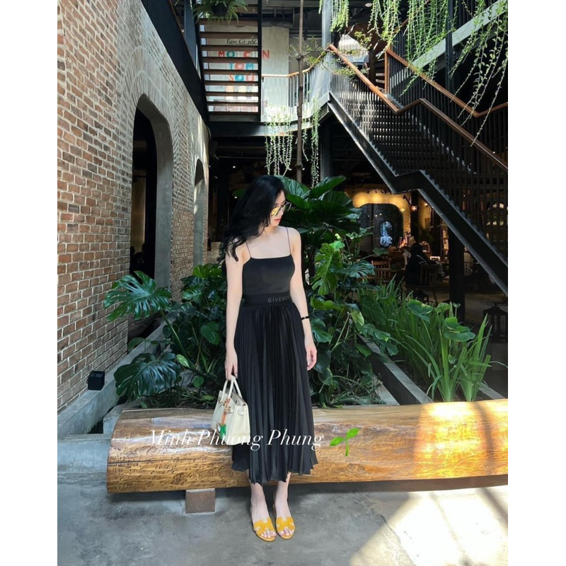 Áo ren nhũ và chân váy dập li