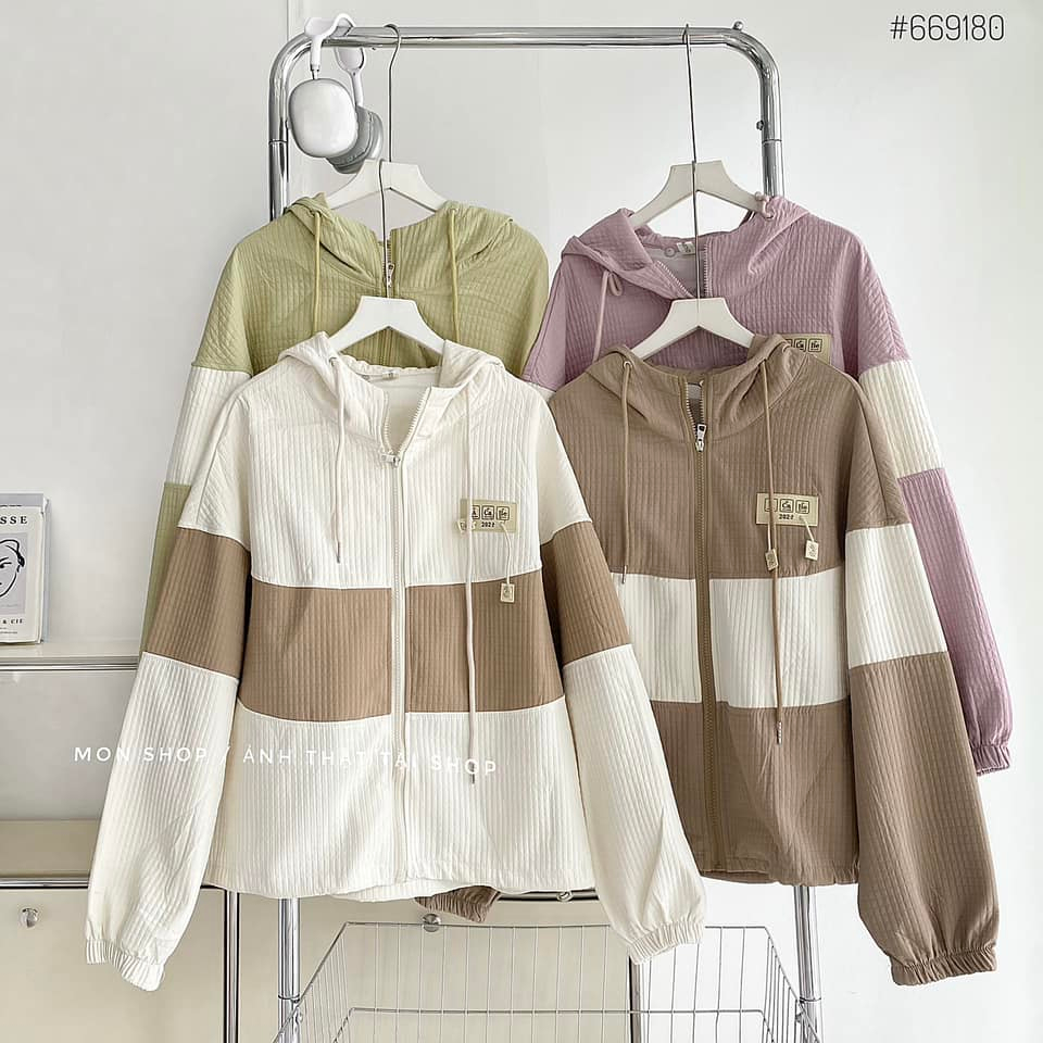 Áo khoác phối màu thêu logo chữ 669180
