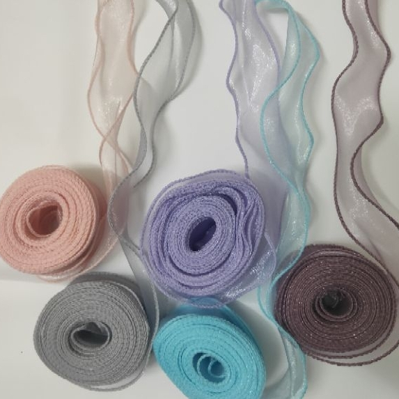 Ruy băng đuôi cá gói hoa