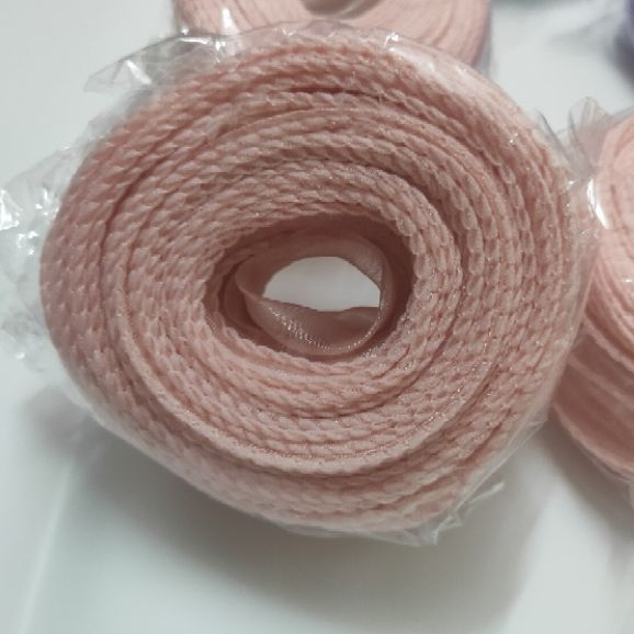 Ruy băng đuôi cá gói hoa