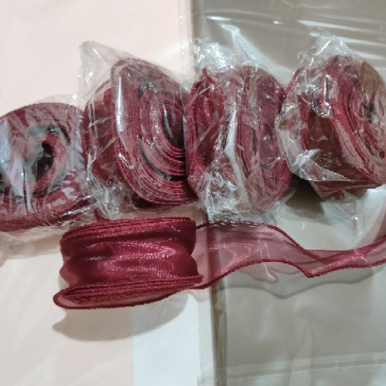 Ruy băng đuôi cá gói hoa