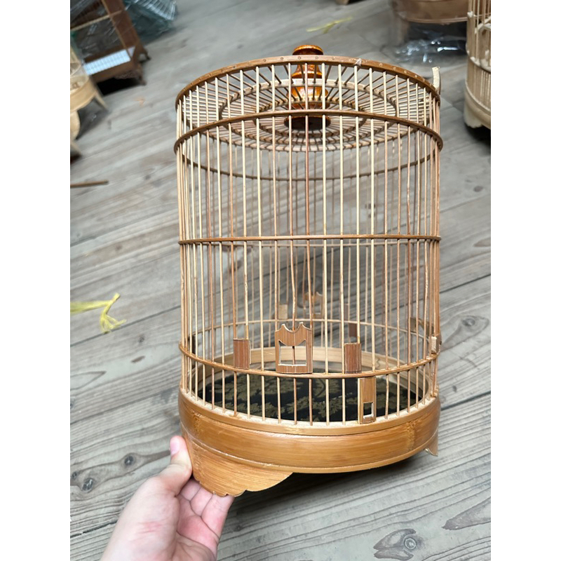 Lồng khuyên hút mật mái bằng nan mau chất liệu trúc kèm đáy dán decal loại 1