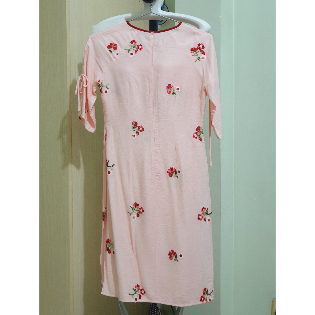 Thanh lý áo dài thêu tay.