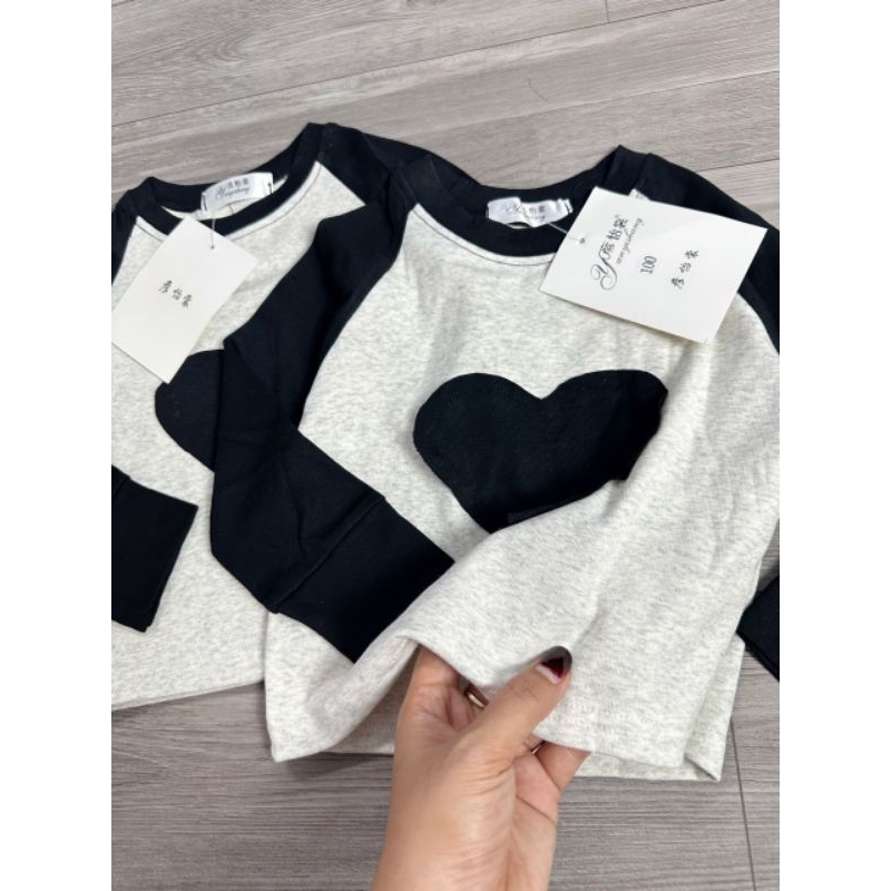 Set áo trái tim đen mix chân váy ghi cho bé- Có buôn sỉ-SP 5008