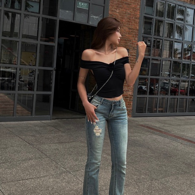 Áo croptop bẹt vai kết hoa