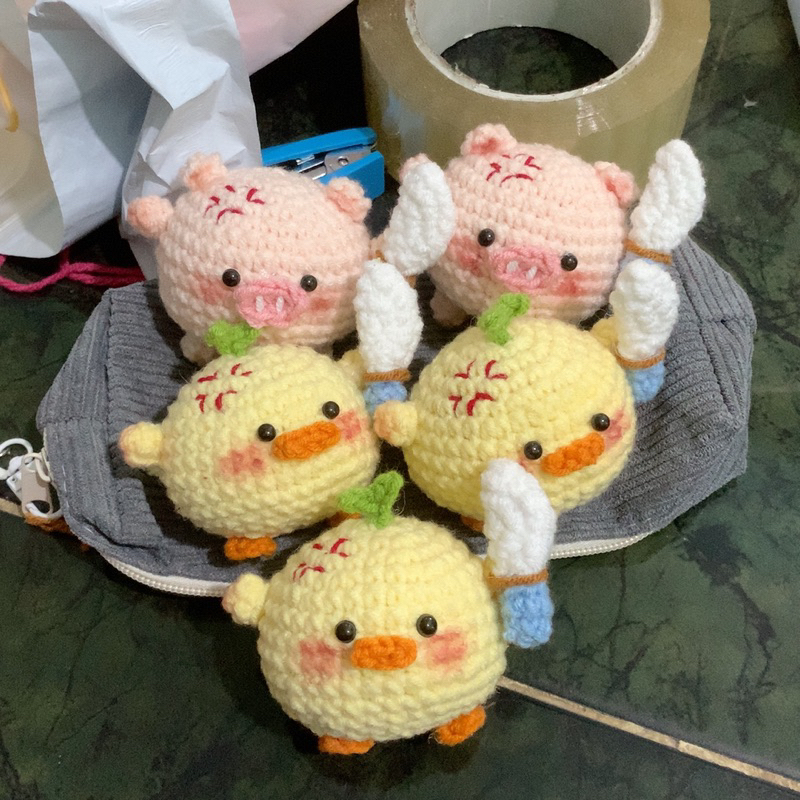 Móc khoá gà cầm dao bằng len siu cuteeeeee