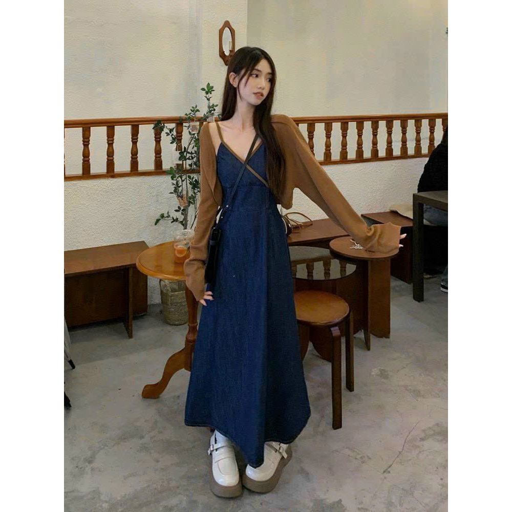 Sét đầm jean 2 dây cổ V phối viền mix áo khoác dài thu đông xinh xắn
