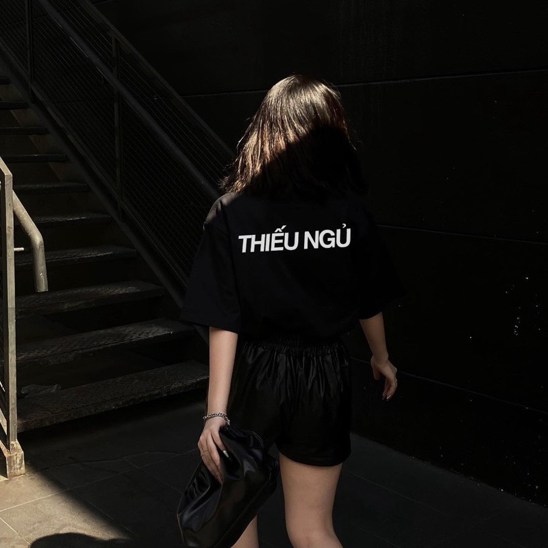 Áo thun phông cotton in chữ THIẾU NGỦ hai màu đen trắng phom rộng thoải mái, áo đôi nam nữ đẹp, áo nam nữ unisex