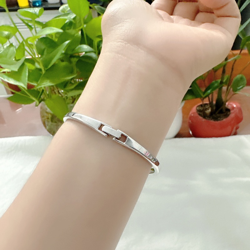 Đồng hồ nữ si nhật dáng còng tay hiệu Seiko