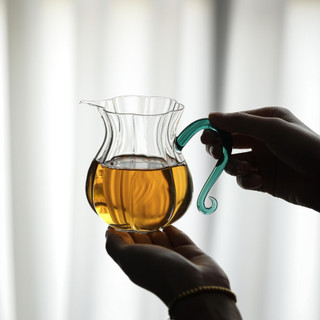 Tống chuyên trà thủy tinh chịu nhiệt Borosilicate cao cấp Dung Tích 220 ml