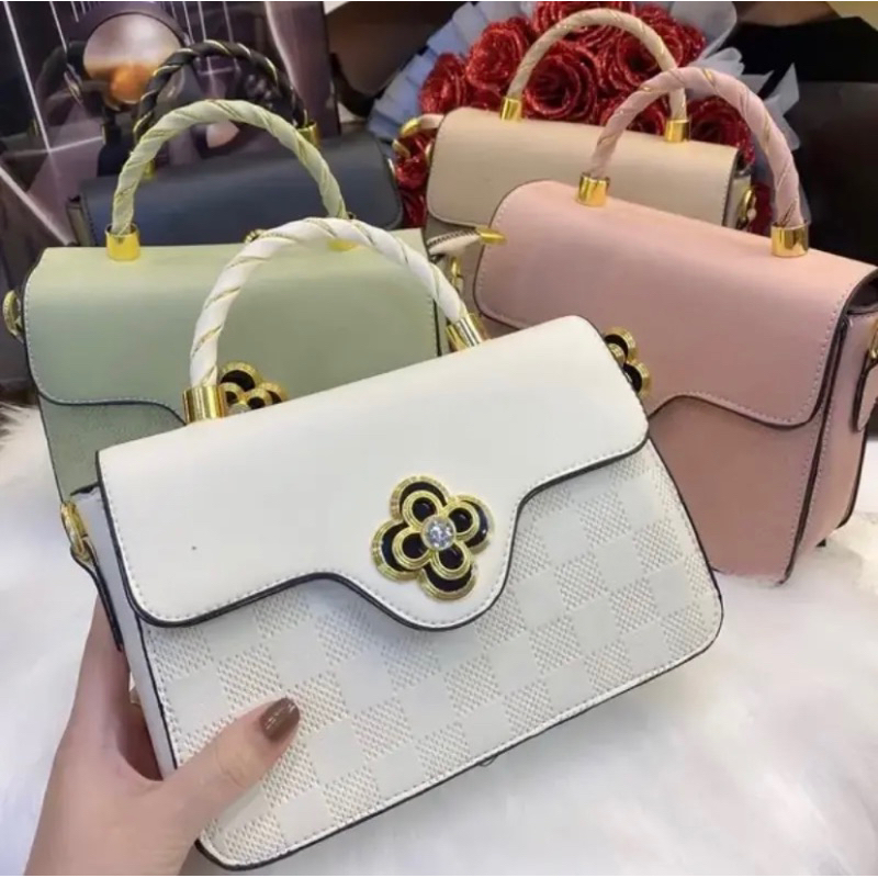 Túi xách,túi đeo chéo công sở khoá hoa xoay 360 độ có dây đeo chéo tặng kèm khăn