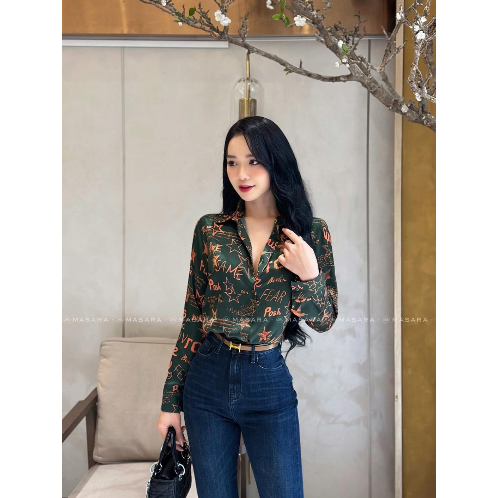 Áo lụa sơ mi họa tiết chữ đỏ nền xanh rêu dài tay cao cấp công sở thiết kế, áo sơmi họa tiết thiết kế MQ Boutique