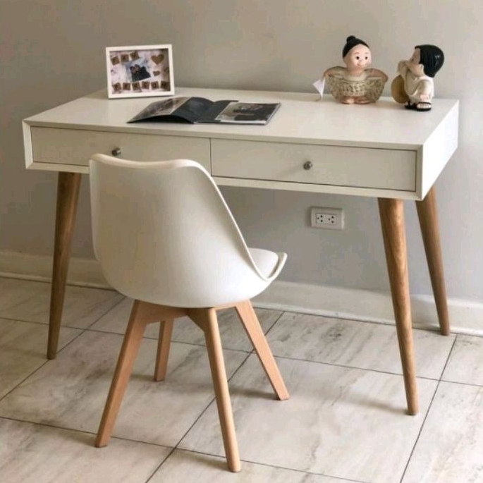 Bàn trang điểm có chân QHOME, dài 80, cao 15, rộng 50 cm