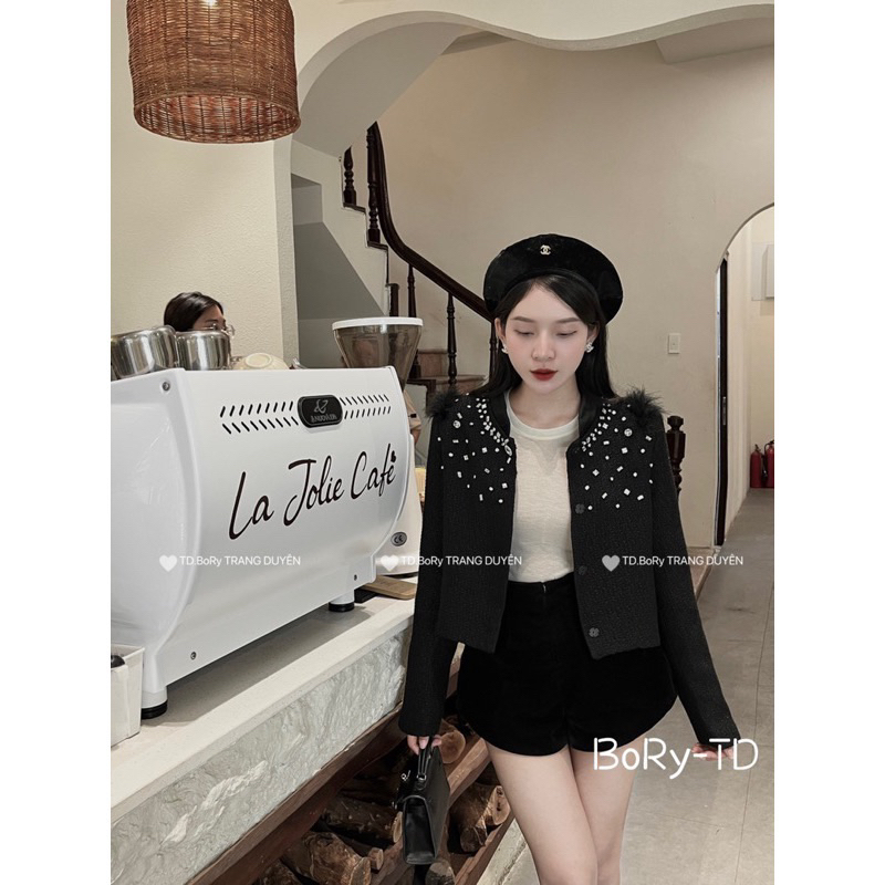 Áo khoác dạ tweed đính đá vai lông sang chảnh xịn xò