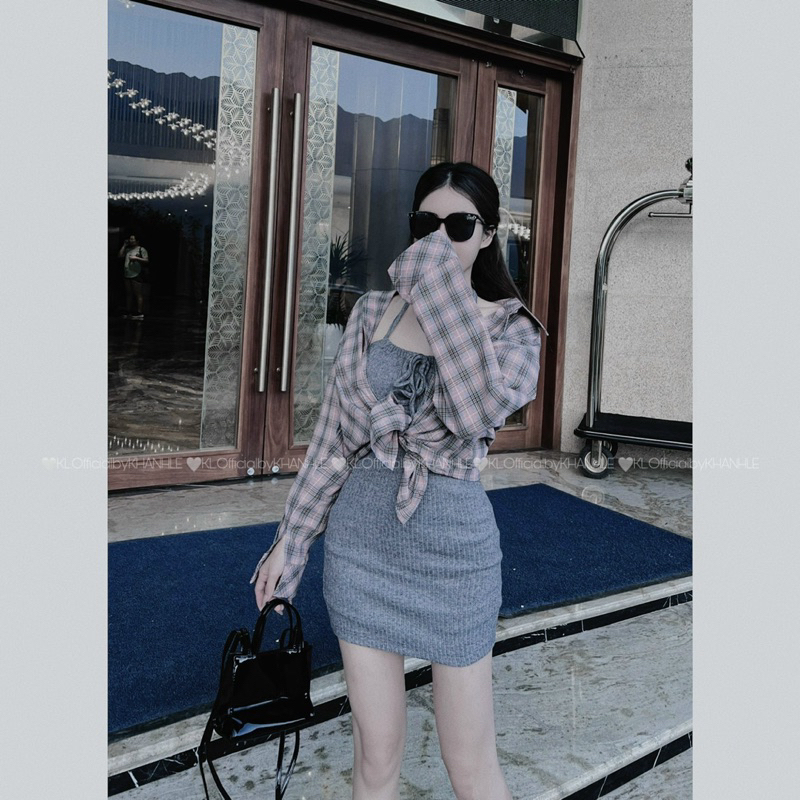 Set Váy Len Ghi Kèm Áo Sơmi Kẻ