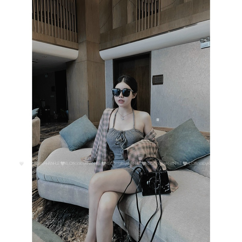 Set Váy Len Ghi Kèm Áo Sơmi Kẻ