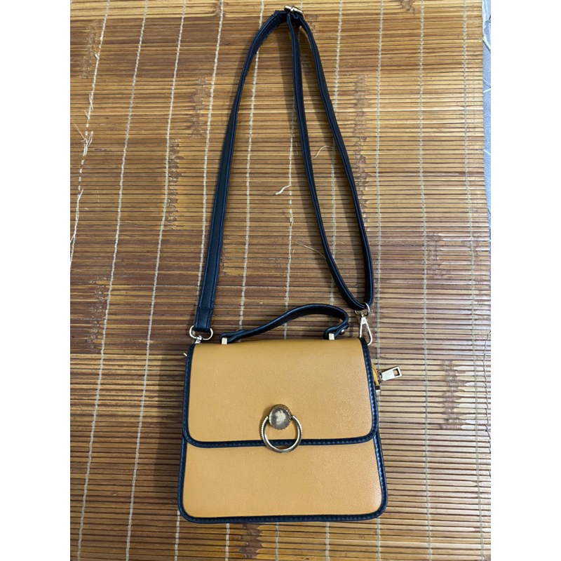 Pass túi da màu be vàng