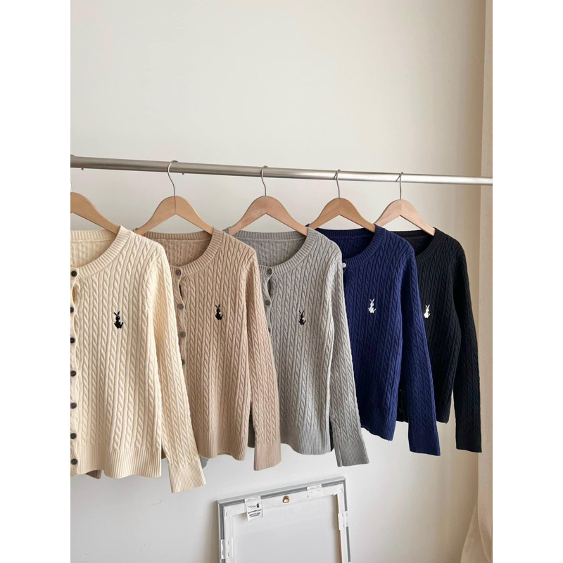 Áo len dài tay thêu ngựa