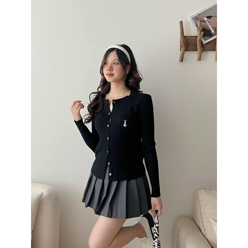 Áo len dài tay thêu ngựa