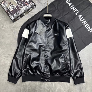 Áo Khoác Da Dolce Bomber Jacket Đen Trơn Nam Nữ Thêu Logo Ngực Phối Sọc Trắng 2 Lớp Gió Form Dáng Boy Phố Siêu Hot 2023