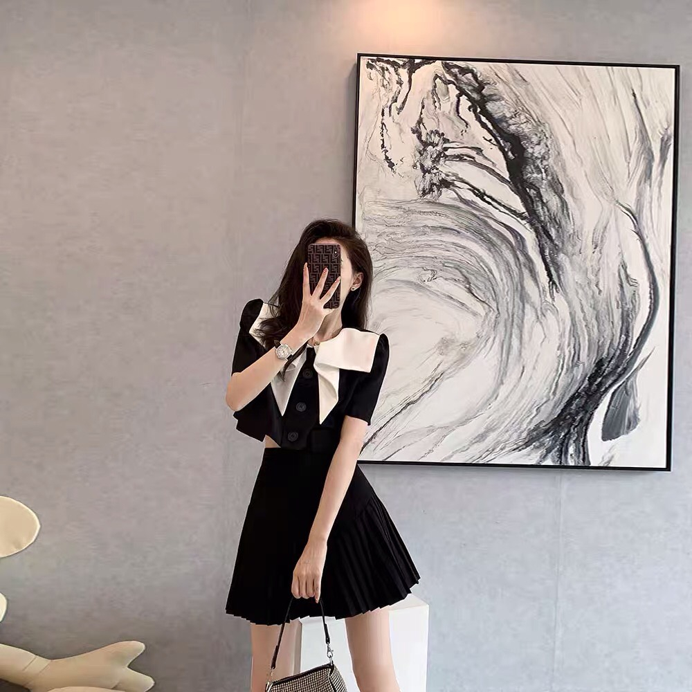 Set váy dập ly áo phối cổ trắng rất năng động L003
