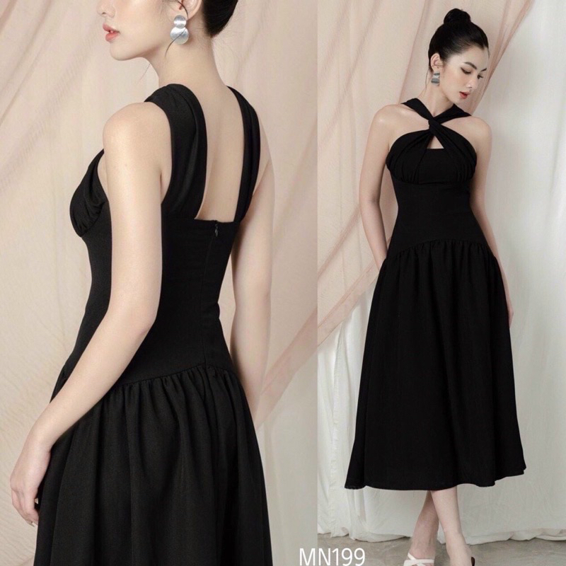 đầm đen xoắn ngực