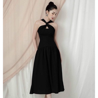 đầm đen xoắn ngực