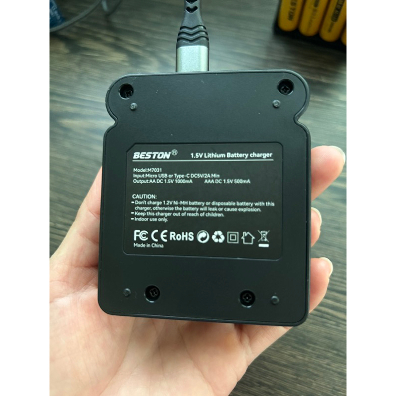 Pin sạc Li-ion AAA 1.5V cao cấp BESTON-tặng kèm hộp đựng pin khi mua 4 viên pin
