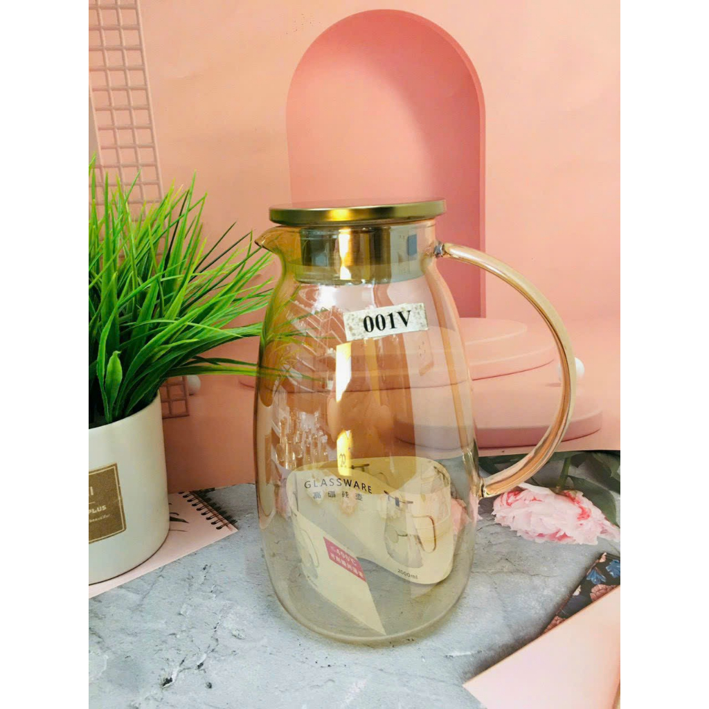 Bình nước thủy tinh chịu nhiệt ánh vàng 2L