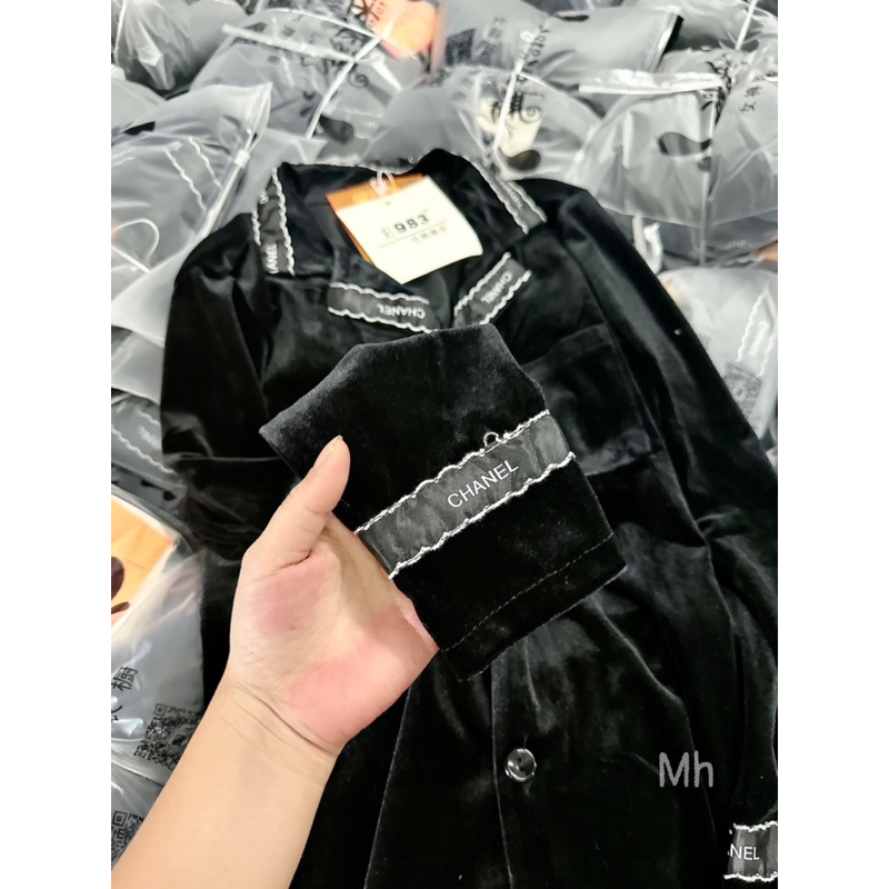 BỘ NHUNG CHỜ NEO MÀU ĐEN CHO NỮ