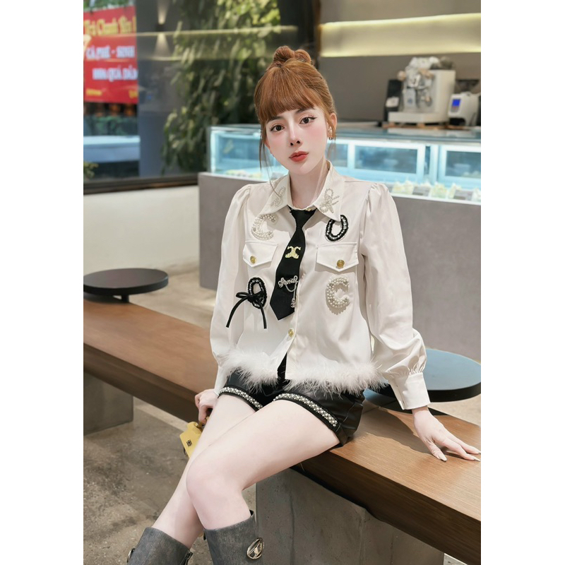 Set áo sơ mi trắng phối lông quần sooc da Chà neo