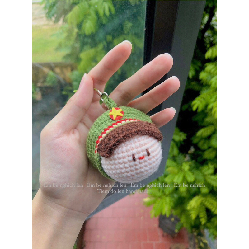 Móc khoá len hình Chú bộ đội/ Công an