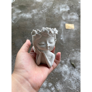 Tượng cô gái ngủ